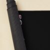 urdesk mat rolltall portrait750x1000 1 - Sade Store